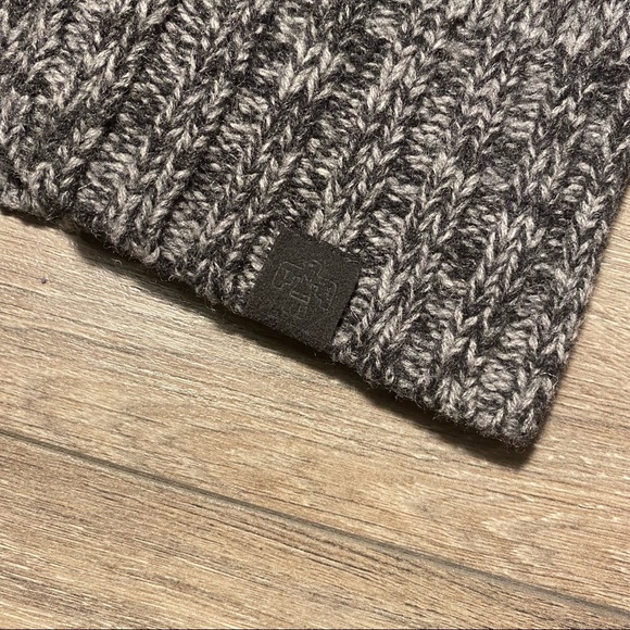 Aritzia TNA 100% lambswool sweater - Picture 4 of 5